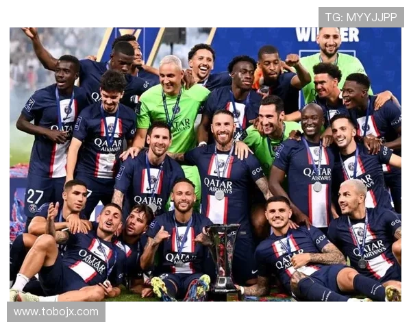 拉菲尼亚与莱万多夫斯基合作表现稳健，进攻端持续提升