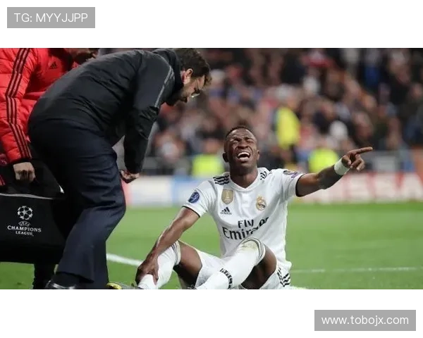 从新星到超级巨星：维尼修斯的荣誉跃迁