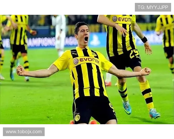 多特蒙德攻防转换混乱,问题根源在于中场组织与防守衔接 多特蒙德攻防转换混乱,问题根源在于中场组织与防守衔接