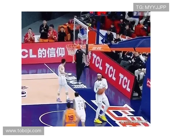 篮球规则解析：干扰发球违例的具体行为判定与后果